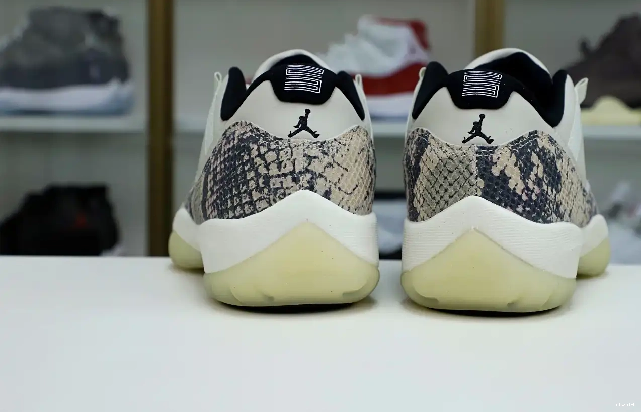 JORDAN 11 BONE AIR SNAKESKIN LIGHT LOW 0511